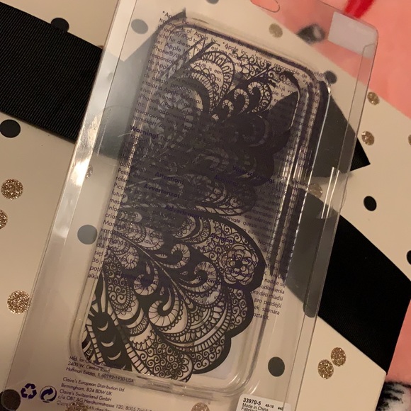 NWT! iPhone XR Case - Picture 3 of 7